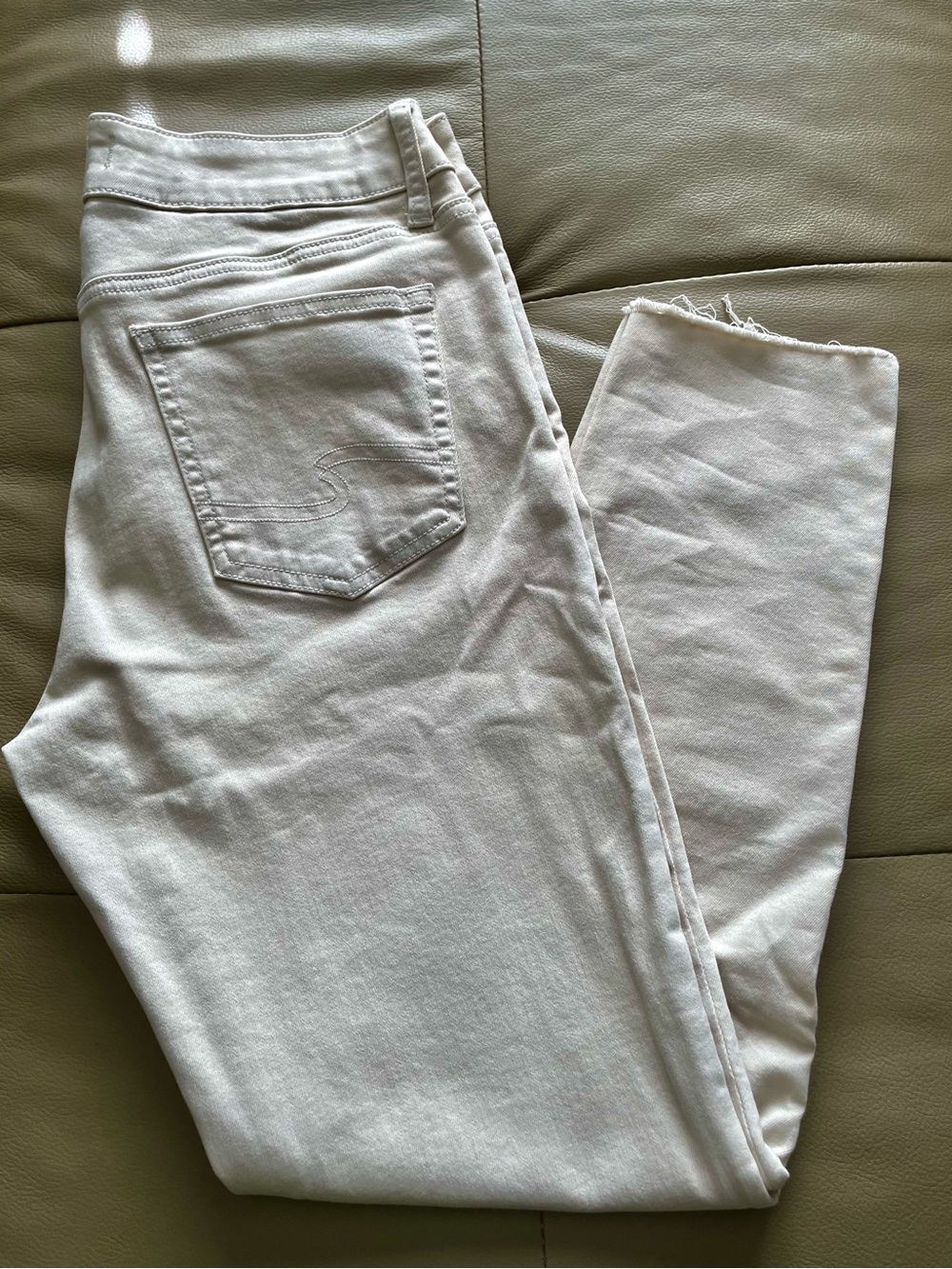 Silver Jeans Women’s Avery Skinny Jeans Cropped in Light Cream/Beige